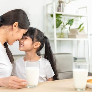 Susu sebagai Sumber Nutrisi Penting untuk Meningkatkan Berat Badan Anak